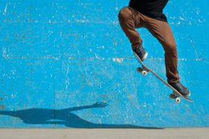stunt op skateboard